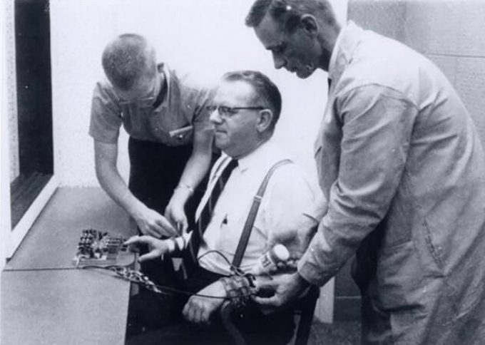 Milgram experiment pic