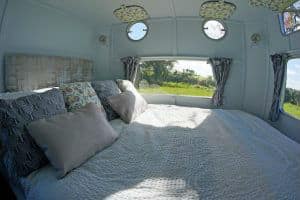 glamping-the-cotswolds-george-clarkes-amazing-spaces-warwick-knight-bed-s