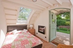 glamping-wiltshire-stonehenge-campsite-eden-pod-s