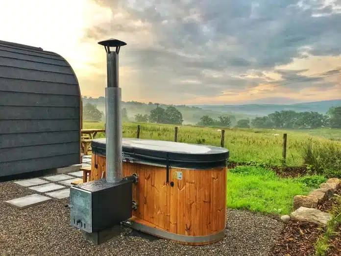 Hot tub at Glamping pod